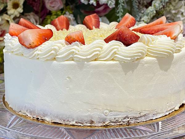 Mascarpone jahoda torta. Torty Nitra. Ružová cukráreň