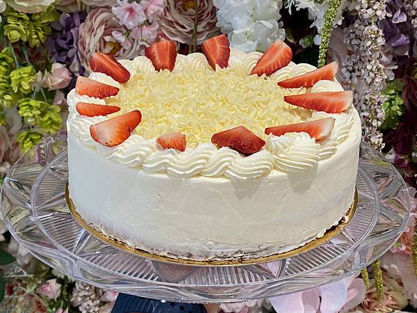 Mascarpone jahoda torta. Torty Nitra. Ružová cukráreň