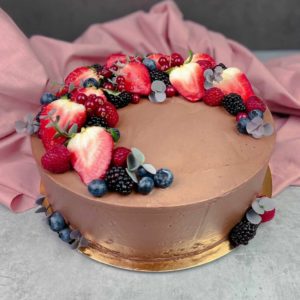 Čoko malinová torta zdobená torta. Torty Nitra cukráreň