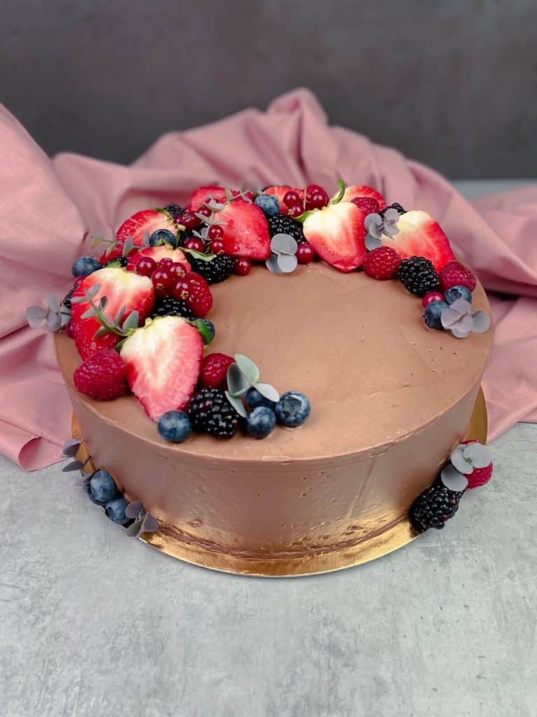Čoko malinová torta zdobená torta. Torty Nitra cukráreň