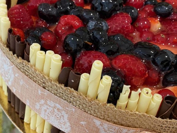 Ovocná torta. Torty Nitra Ružová cukráreň