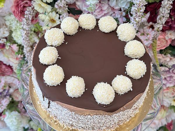 Bounty torta 2300 gr eshop Torty Nitra Ružová cukráreň