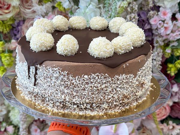 Bounty torta bezlepková 2300 gr eshop Torty Nitra Ružová cukráreň