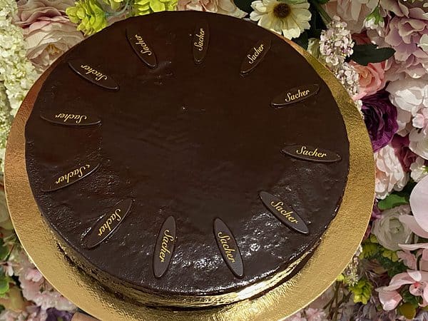 Sacher torta pravá. Torty Nitra